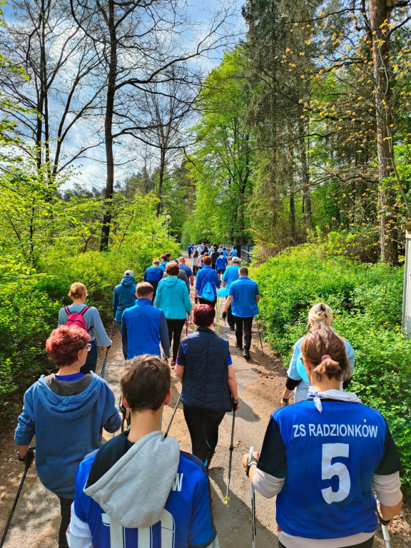 Niebiesko nad zalewem. Spacer dla autyzmu [FOTO]
