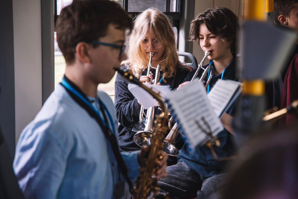 Zagrali koncert w… tramwaju! [ZDJĘCIA]