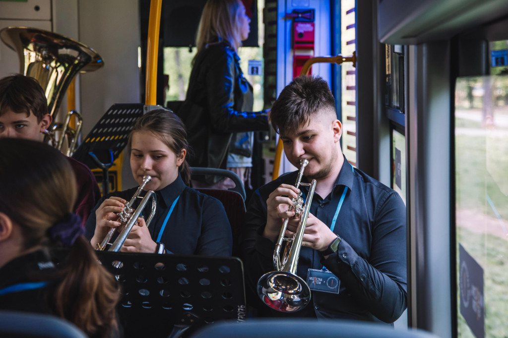 Zagrali koncert w… tramwaju! [ZDJĘCIA]