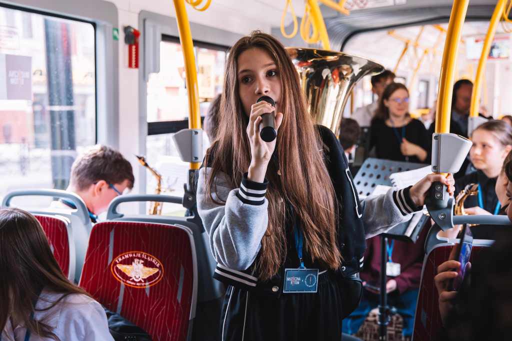 Zagrali koncert w… tramwaju! [ZDJĘCIA]