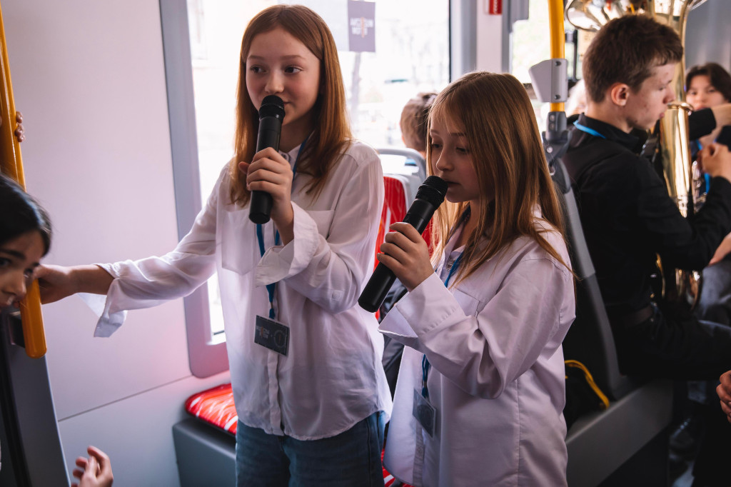 Zagrali koncert w… tramwaju! [ZDJĘCIA]