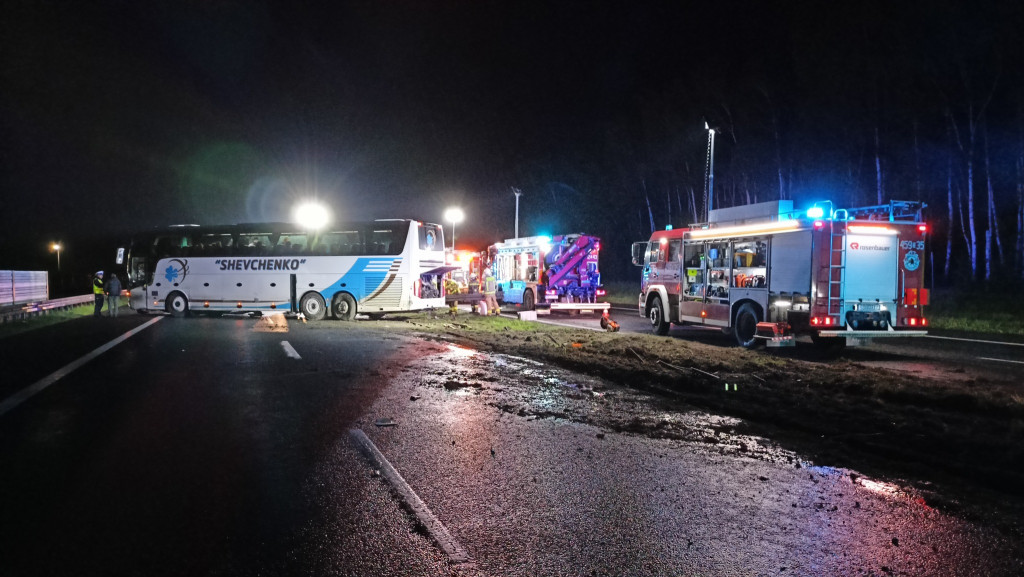 Wjechał autobusem w bariery. W środku 39 pasażerów