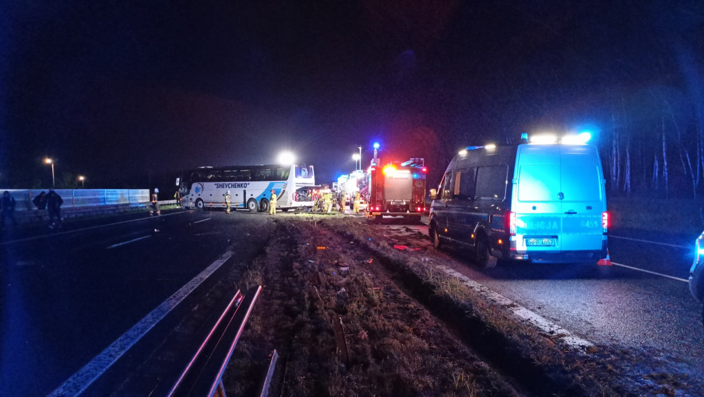 Wjechał autobusem w bariery. W środku 39 pasażerów