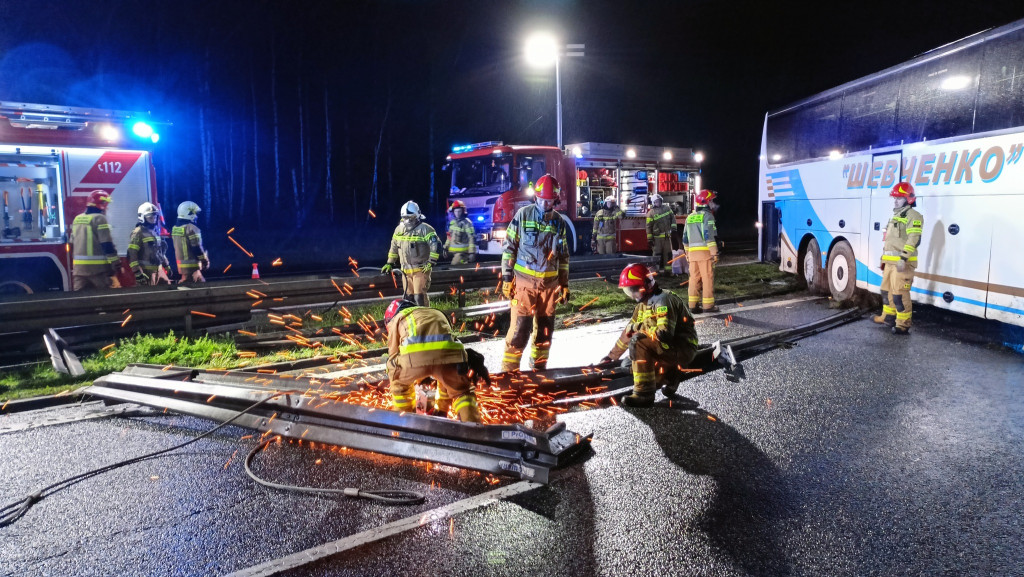 Wjechał autobusem w bariery. W środku 39 pasażerów