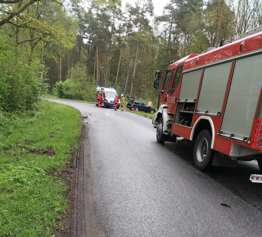 Kierowca audi wjechał w toyotę i uciekł [FOTO]