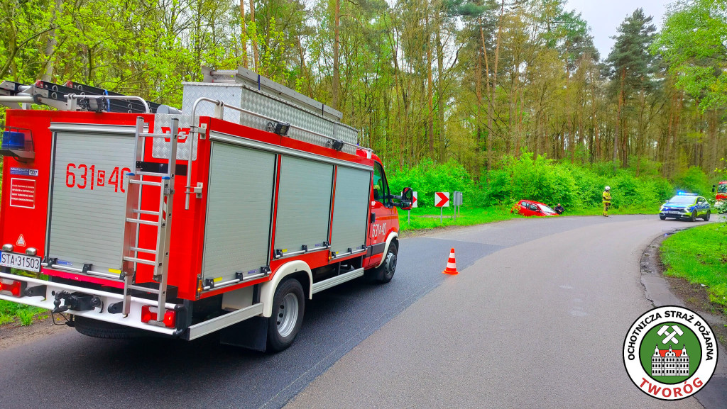 Kierowca audi wjechał w toyotę i uciekł [FOTO]