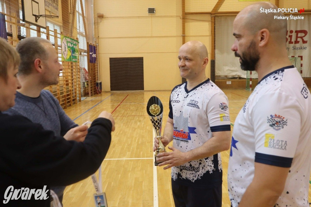 Policjanci lepsi niż rzemieślnicy, strażacy i urzędnicy