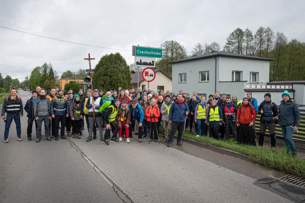Nocna pielgrzymka z Piekar Śl. na Jasną Górę [FOTO]