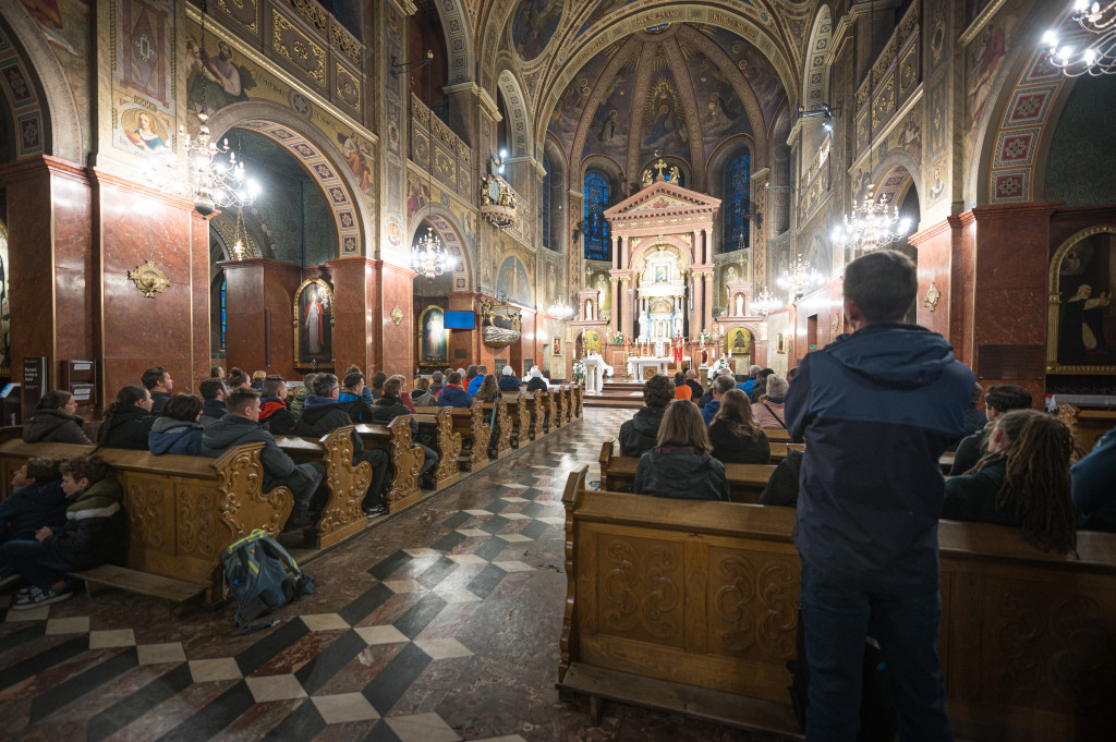 Nocna pielgrzymka z Piekar Śl. na Jasną Górę [FOTO]