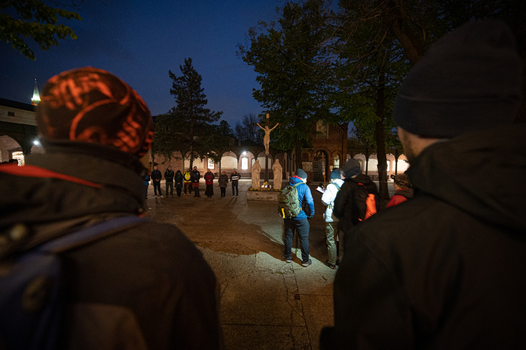 Nocna pielgrzymka z Piekar Śl. na Jasną Górę [FOTO]