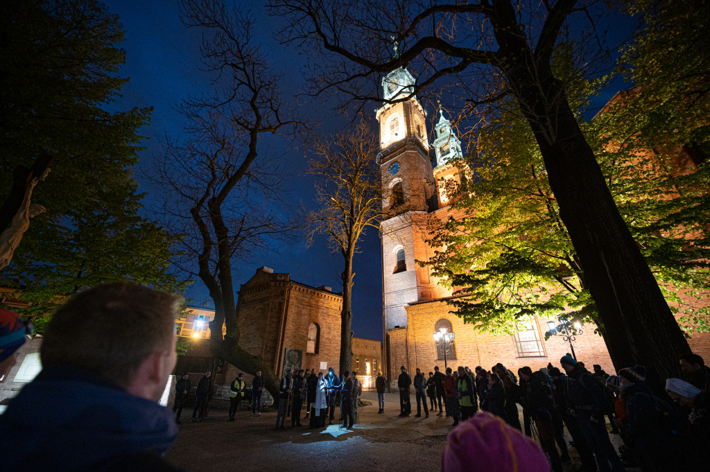 Nocna pielgrzymka z Piekar Śl. na Jasną Górę [FOTO]