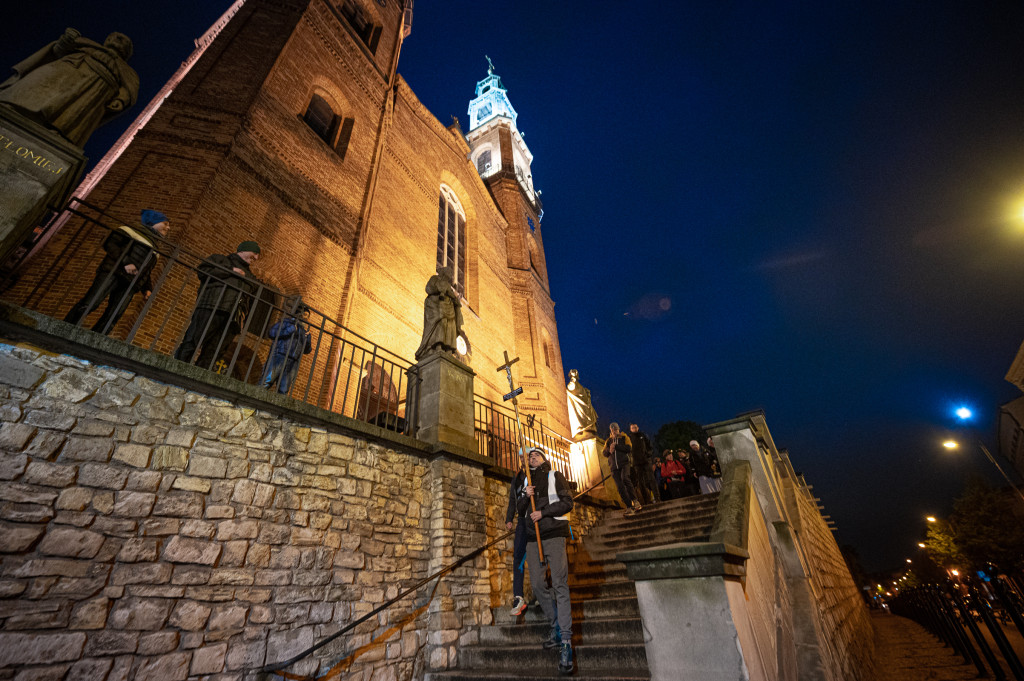 Nocna pielgrzymka z Piekar Śl. na Jasną Górę [FOTO]