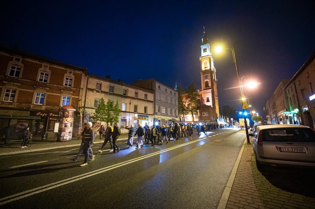 Nocna pielgrzymka z Piekar Śl. na Jasną Górę [FOTO]
