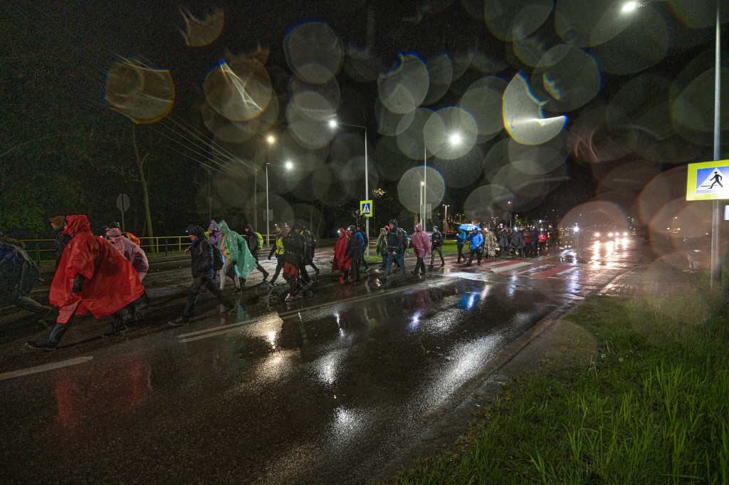 Nocna pielgrzymka z Piekar Śl. na Jasną Górę [FOTO]