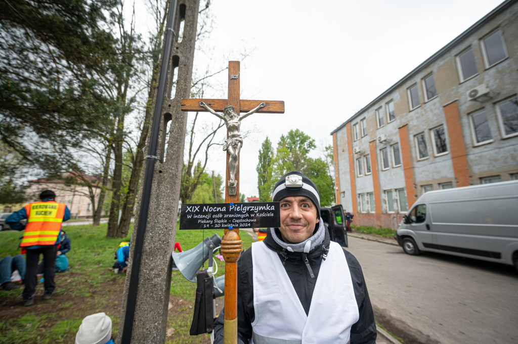 Nocna pielgrzymka z Piekar Śl. na Jasną Górę [FOTO]