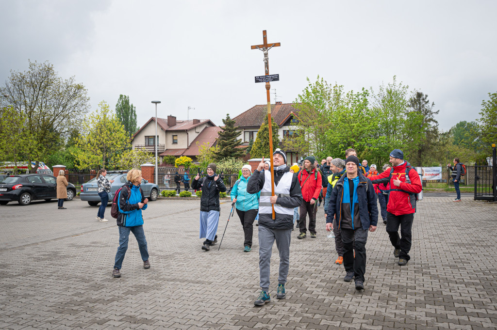 Nocna pielgrzymka z Piekar Śl. na Jasną Górę [FOTO]