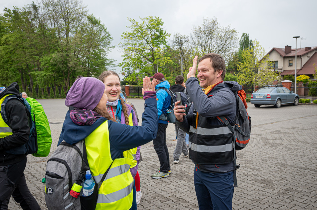 Nocna pielgrzymka z Piekar Śl. na Jasną Górę [FOTO]