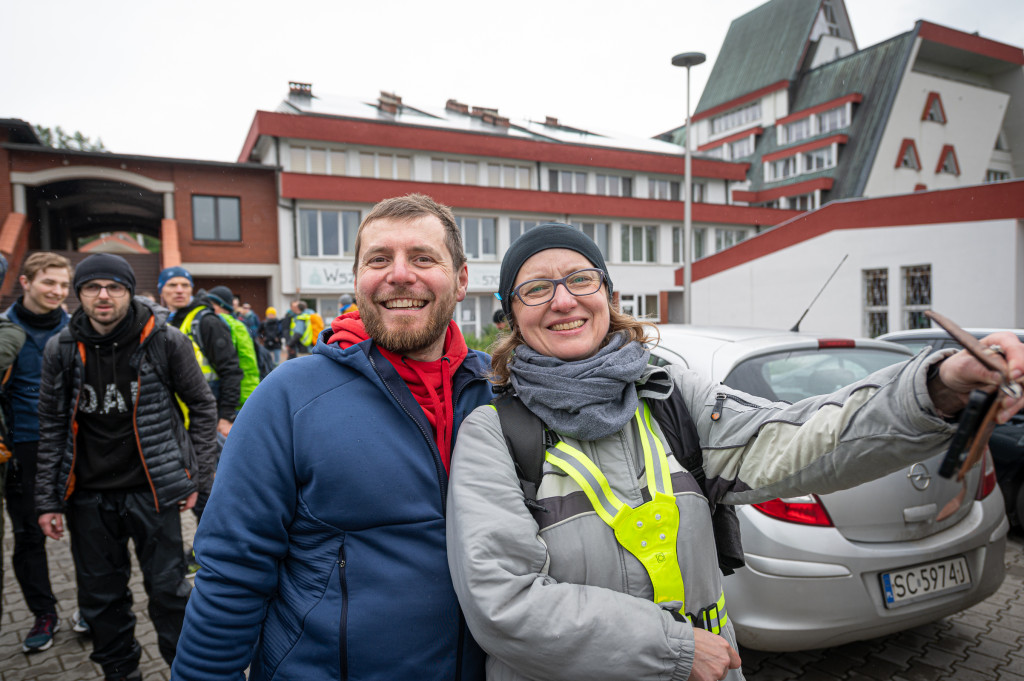 Nocna pielgrzymka z Piekar Śl. na Jasną Górę [FOTO]