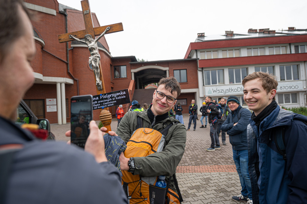 Nocna pielgrzymka z Piekar Śl. na Jasną Górę [FOTO]