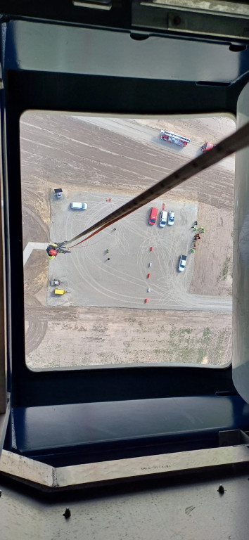 Ewakuacja z wiatraka? Nietypowe ćwiczenia strażaków z Radzionkowa