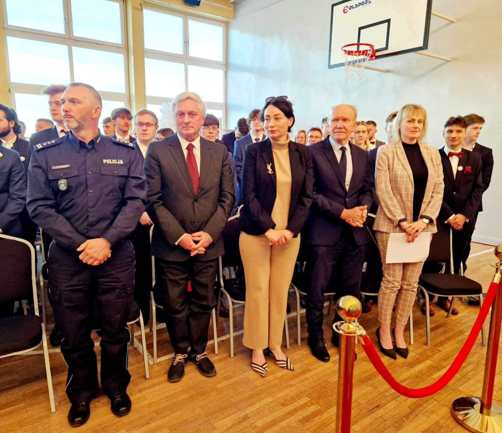 Pożegnanie maturzystów w liceum i zespole szkół