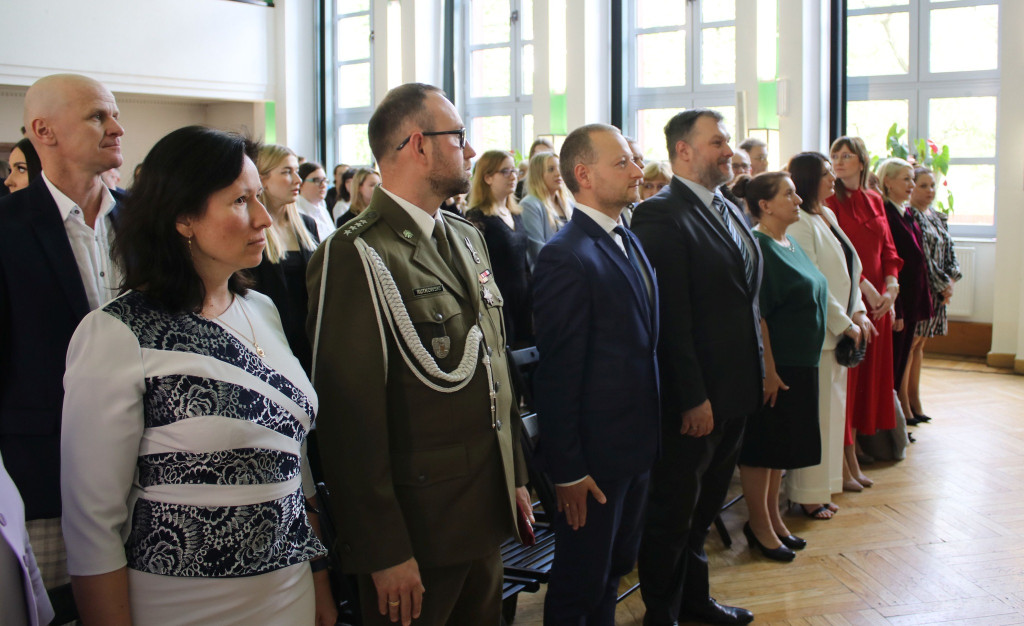 Pożegnanie maturzystów w liceum i zespole szkół