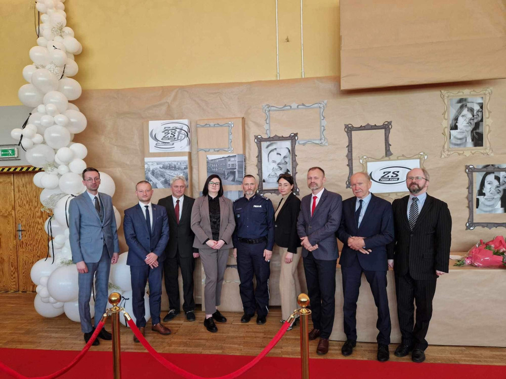 Pożegnanie maturzystów w liceum i zespole szkół