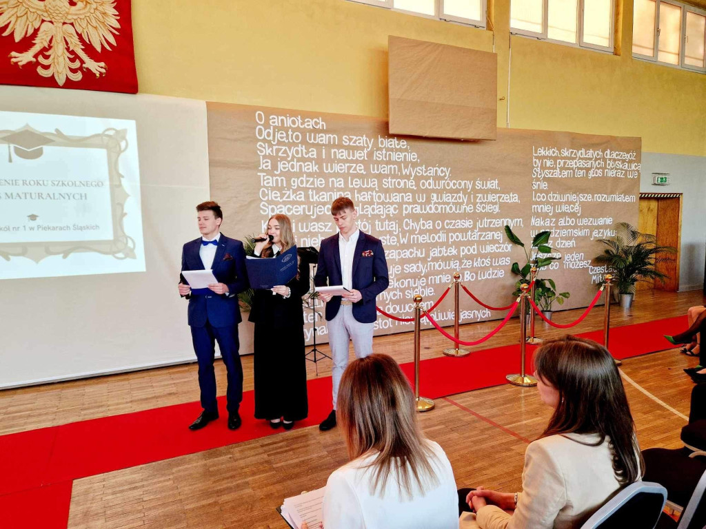 Pożegnanie maturzystów w liceum i zespole szkół