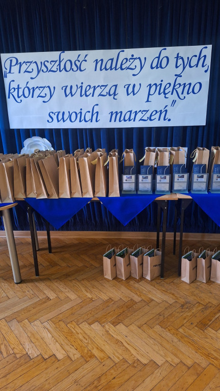 Pożegnanie maturzystów w liceum i zespole szkół