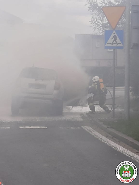 Tworóg. Pożar auta