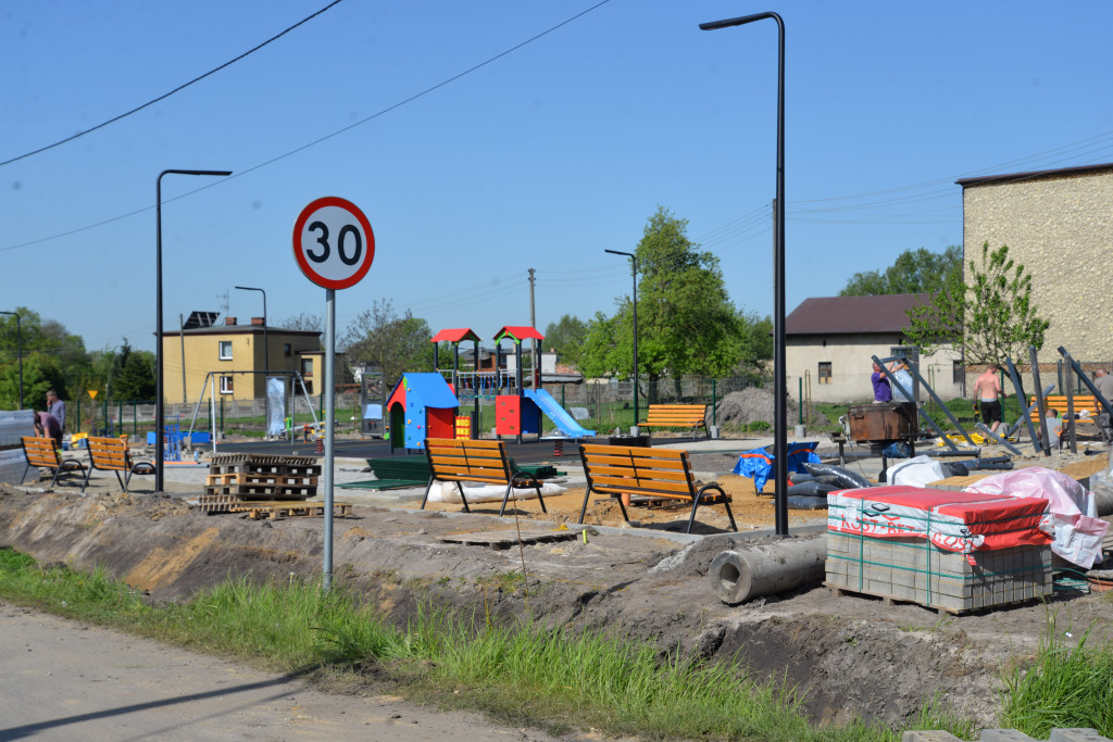 Zaglądamy na budowę placu zabaw w Pniowcu [FOTO]