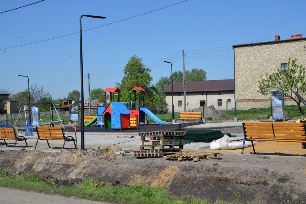 Zaglądamy na budowę placu zabaw w Pniowcu [FOTO]