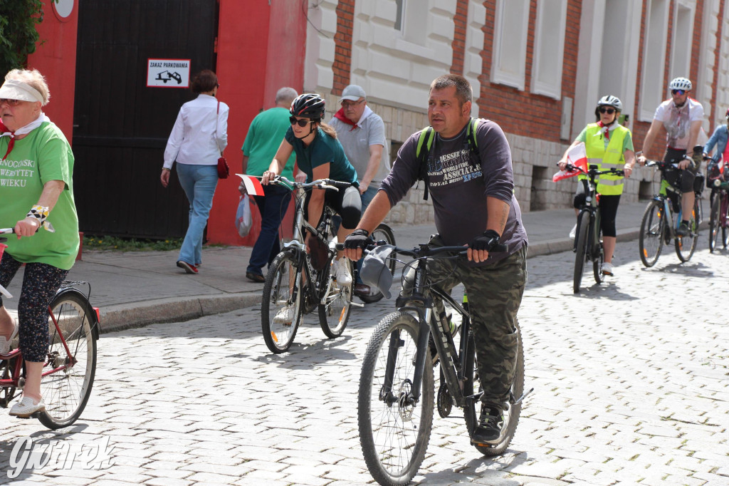 Tarnowskie Góry. Rajd i marsz z okazji Święta Flagi [FOTO]