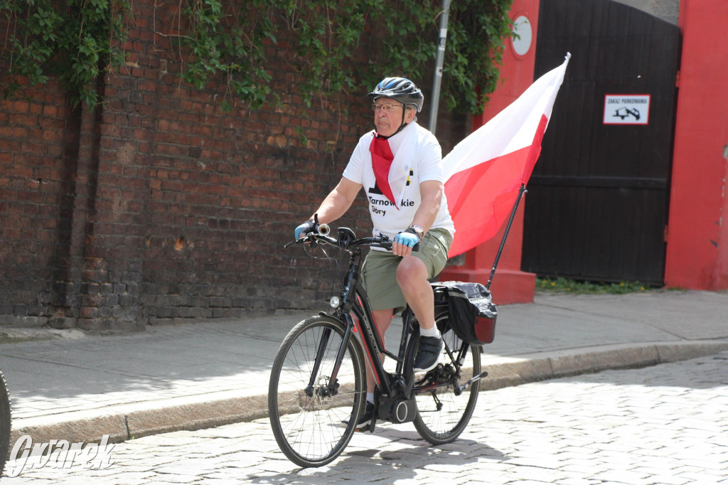 Tarnowskie Góry. Rajd i marsz z okazji Święta Flagi [FOTO]