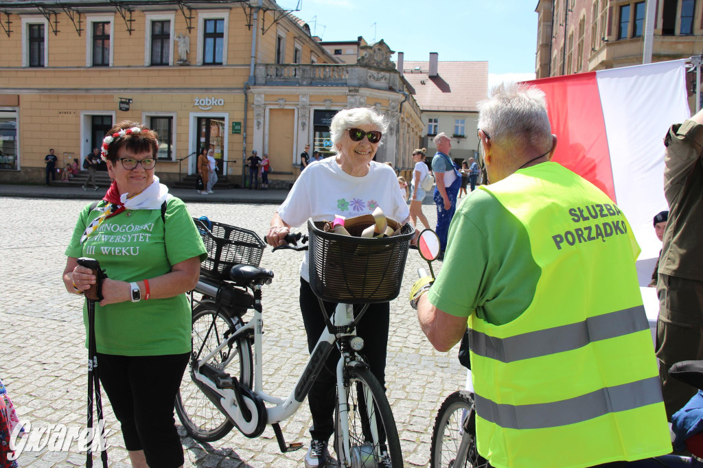 Tarnowskie Góry. Rajd i marsz z okazji Święta Flagi [FOTO]