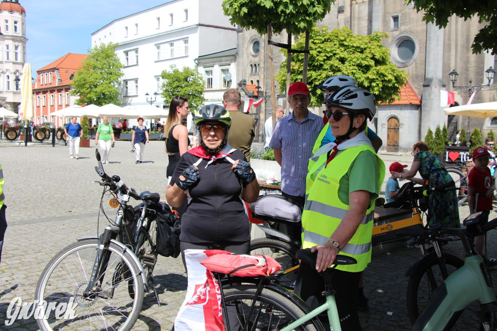 Tarnowskie Góry. Rajd i marsz z okazji Święta Flagi [FOTO]