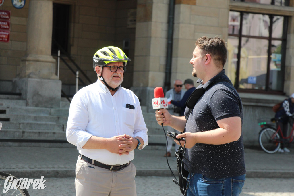 Tarnowskie Góry. Rajd i marsz z okazji Święta Flagi [FOTO]