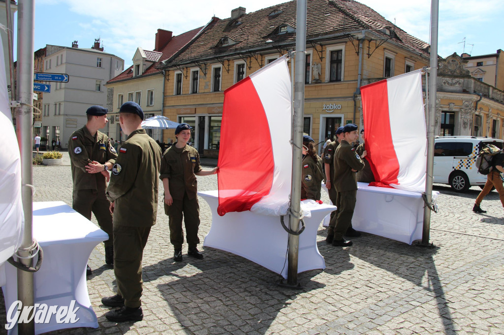 Tarnowskie Góry. Rajd i marsz z okazji Święta Flagi [FOTO]