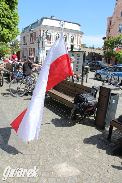 Tarnowskie Góry. Rajd i marsz z okazji Święta Flagi [FOTO]