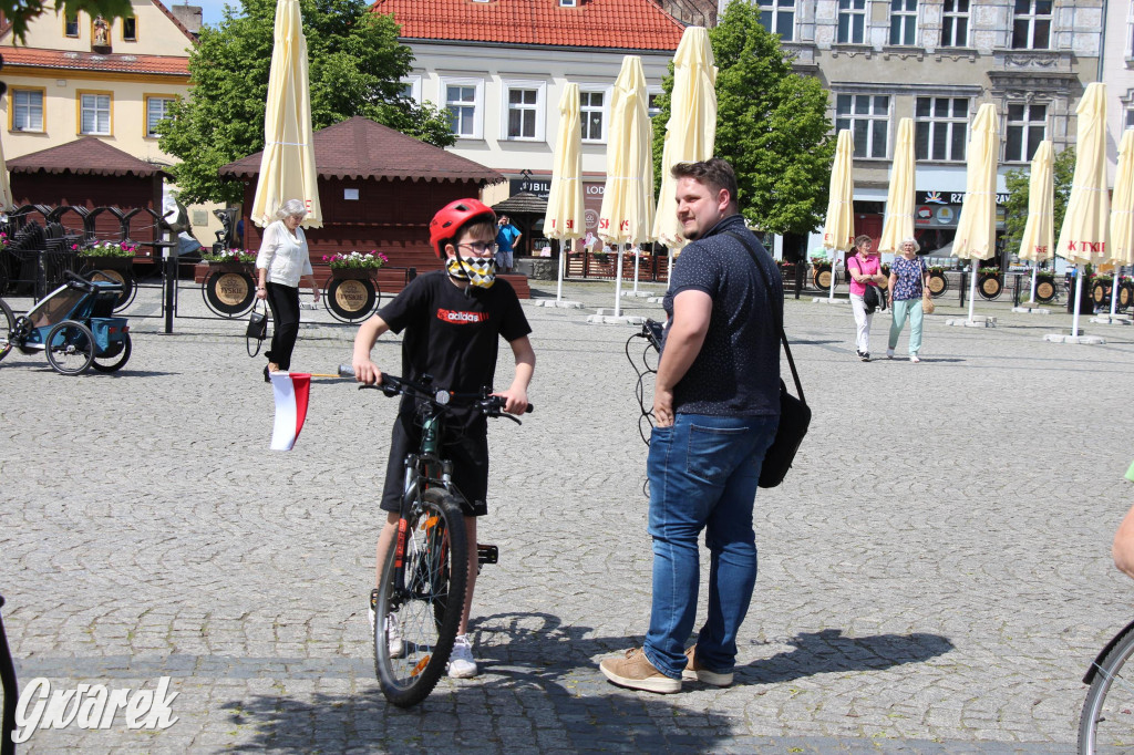 Tarnowskie Góry. Rajd i marsz z okazji Święta Flagi [FOTO]