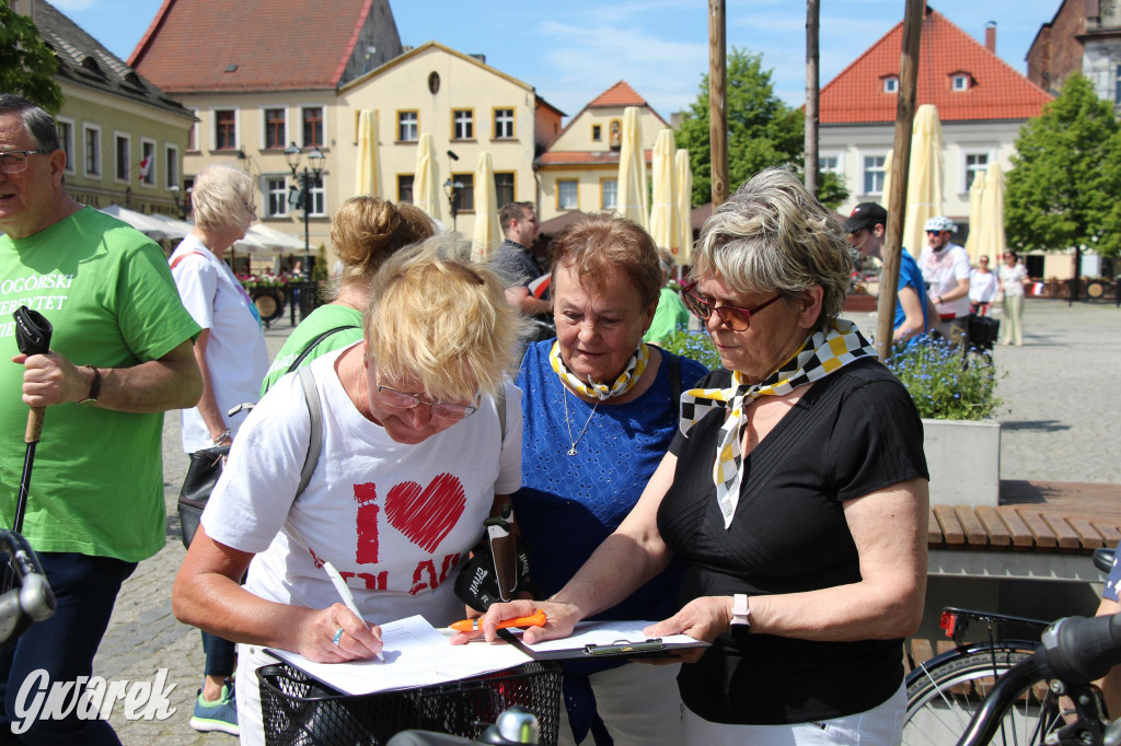 Tarnowskie Góry. Rajd i marsz z okazji Święta Flagi [FOTO]