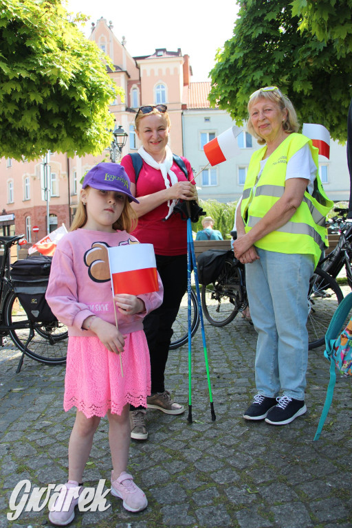 Tarnowskie Góry. Rajd i marsz z okazji Święta Flagi [FOTO]