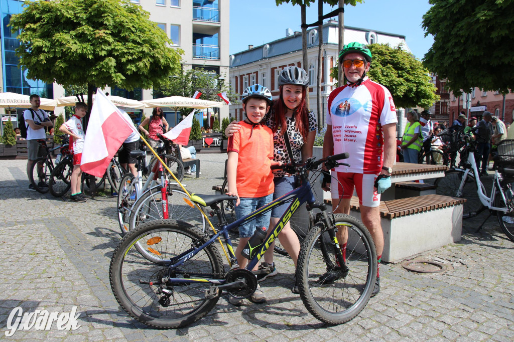 Tarnowskie Góry. Rajd i marsz z okazji Święta Flagi [FOTO]