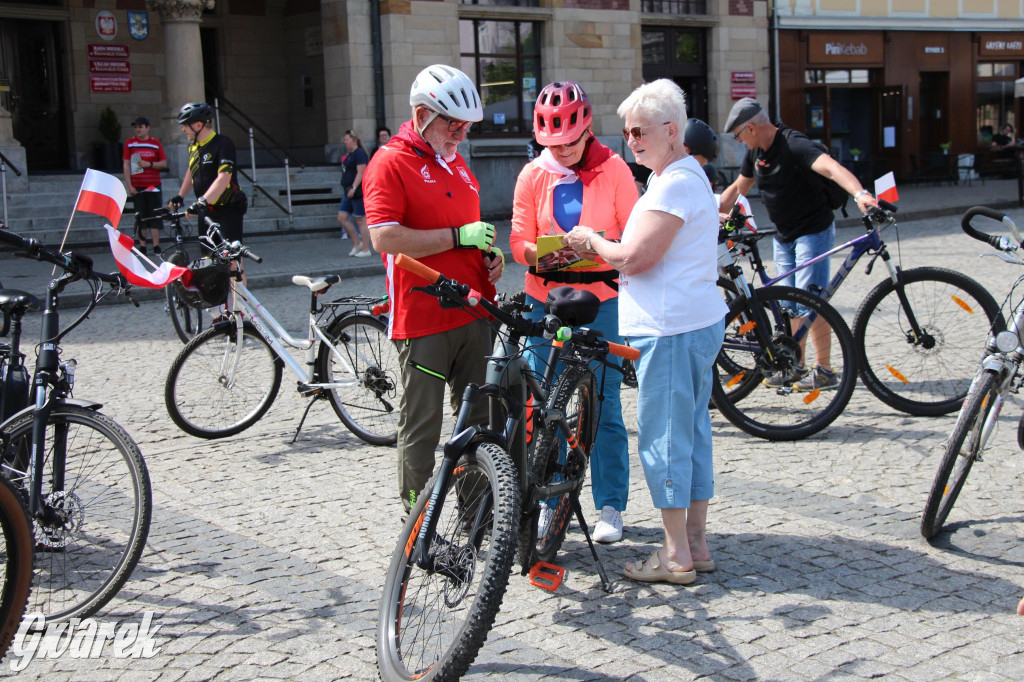 Tarnowskie Góry. Rajd i marsz z okazji Święta Flagi [FOTO]