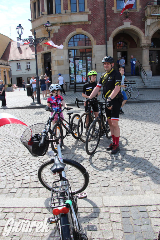 Tarnowskie Góry. Rajd i marsz z okazji Święta Flagi [FOTO]