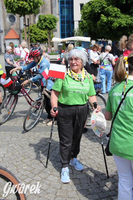 Tarnowskie Góry. Rajd i marsz z okazji Święta Flagi [FOTO]