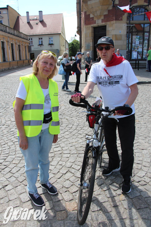 Tarnowskie Góry. Rajd i marsz z okazji Święta Flagi [FOTO]