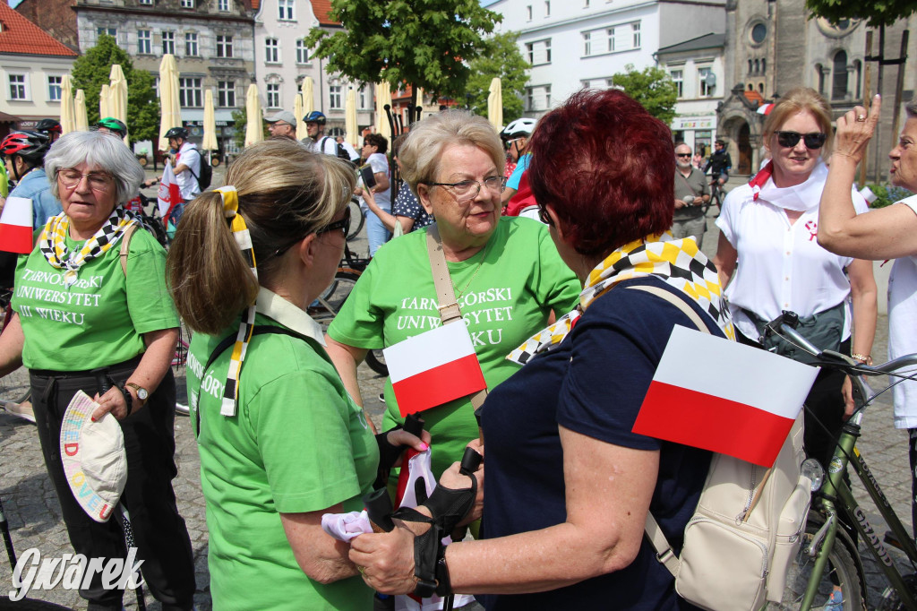 Tarnowskie Góry. Rajd i marsz z okazji Święta Flagi [FOTO]