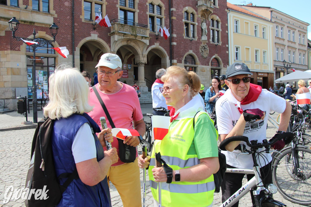 Tarnowskie Góry. Rajd i marsz z okazji Święta Flagi [FOTO]