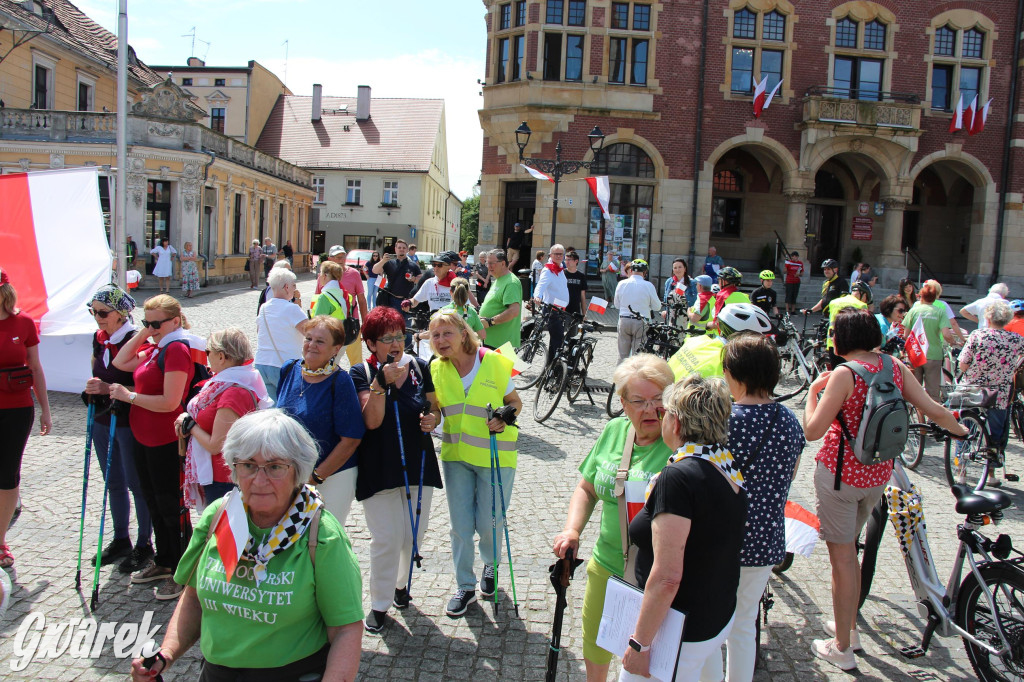 Tarnowskie Góry. Rajd i marsz z okazji Święta Flagi [FOTO]